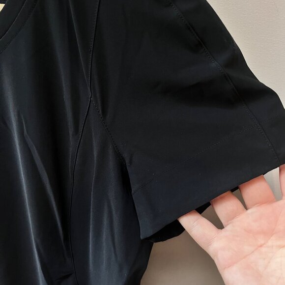 LululemonLululemon Short Sleeve Vented Black Active Dress- Size 6 Short Sleeve V - Picture 3 of 6